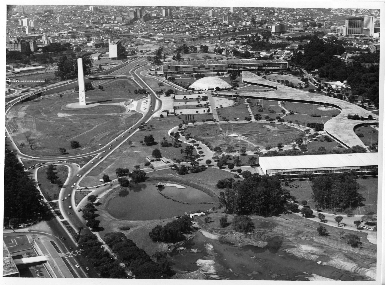 Vista aérea do Complexo do Ibirapuera no final da década de 1960 — Foto: Ivo Justino/ Acervo Fotográfico do Museu da Cidade de São Paulo