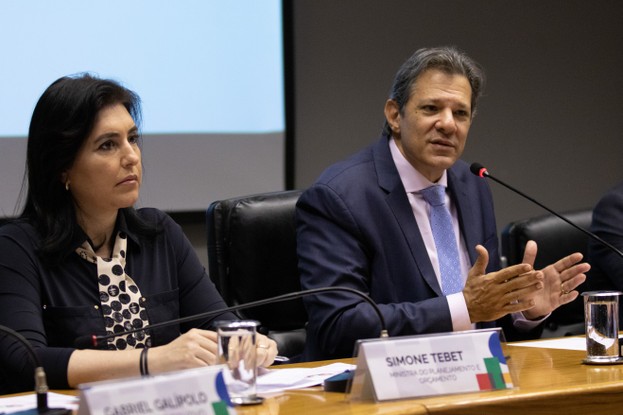 Os ministros do Planejamento, Simone Tebet, e da Fazenda, Fernando Haddad, durante entrevista