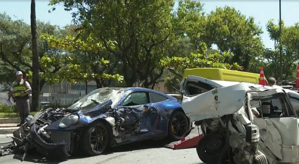 Acidente entre Porsche e Sandero provocou a morte de motorista de aplicativo em São Paulo — Foto: Reprodução