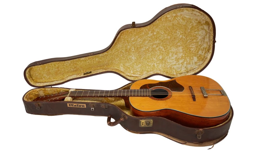 John Lennon’s Framus 12-string Hootenanny acoustic guitar and case — Foto: Divulgação/Julien’s Auctions