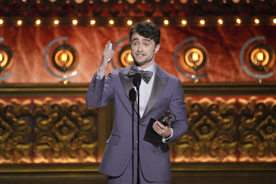 Daniel Radcliffe agradece o prêmio de ator convidado pela peça 'Merrily We Roll Along', no Tony Awards 2024