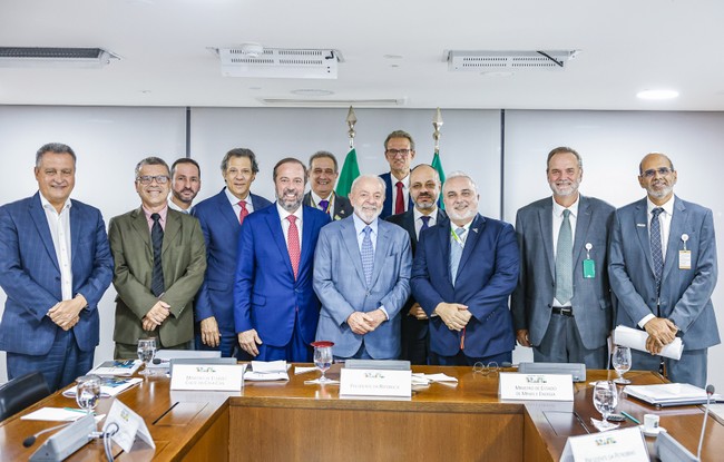 Presidente da República, Luiz Inácio Lula da Silva, em reunião com o Ministro da Fazenda, Fernando Haddad e com o Presidente da Petrobras, Jean Paul Prates, no Palácio do Planalto