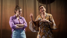 Lilia Cabral e Giulia Bertolli em A Lista no Teatro Adolpho Bloch: assinante tem 50% de desconto