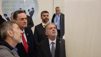 Diante das câmeras, Katz afirmou que Lula não é bem-vindo em Israel. — Foto: AHMAD GHARABLI