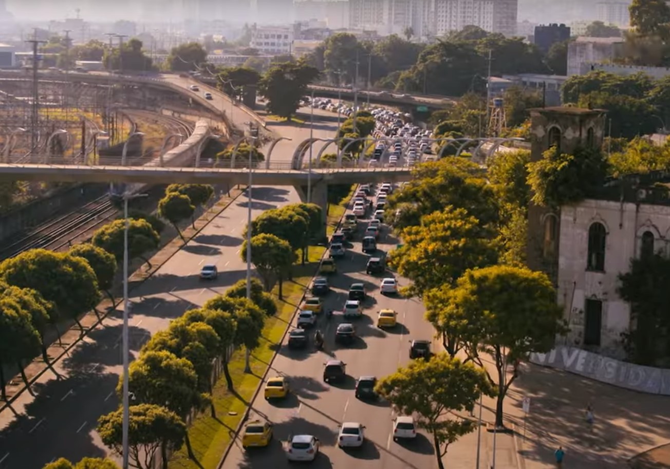 Avenida Radial Oeste, no Maracanã na Série Toda Família Tem do Prime Vídeo — Foto: Reprodução / Youtube / Prime Vídeo