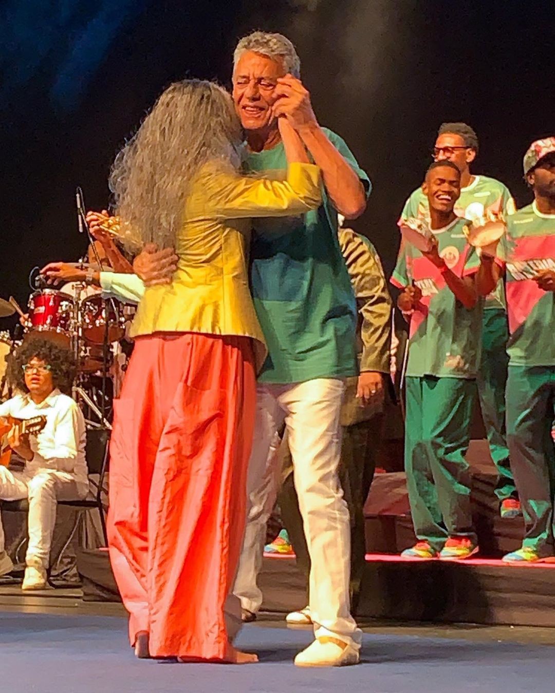 Chico Buarque e Maria Bethânia dividiram o palco no Show de Verão da Mangueira, em 2020 — Foto: Divulgação