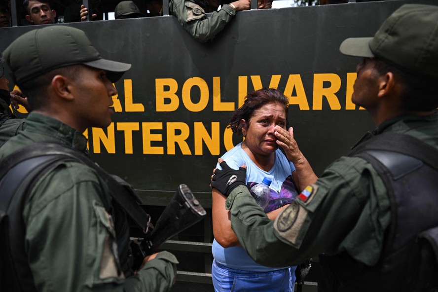 Operação das forças do governo da Venezuela na prisão de Tocoron em Maracay