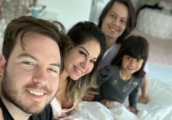 Maíra Cardi com os filhos, Lucas e Sophia, e o noivo, Thiago Nigro