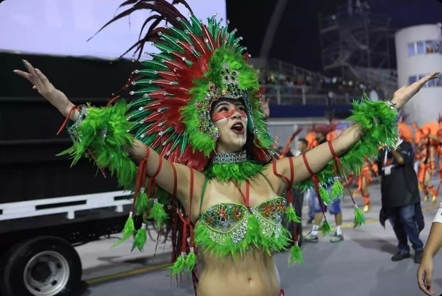 Talita Guastelli é princesa de bateria da Acadêmicos do Tatuapé, no Carnaval SP
