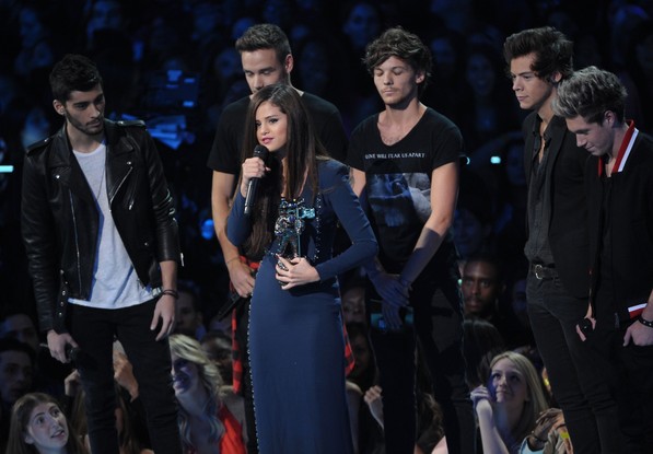 Selena Gomez e Zayn Malik teriam se envolvido no passado, na época em que ele cantava na banda One Direction