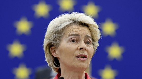 Líderes da UE fecham acordo para reconduzir Von der Leyen por mais 5 anos 