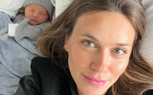 Renata Kuerten encanta ao mostrar primeira semana de vida da filha