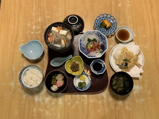 【夕食付】近隣店での夕食も付いて安心お得！（朝食・夕食付）プラン 画像その1