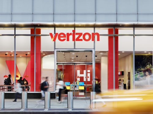 Verizon Retail Store Outside 2