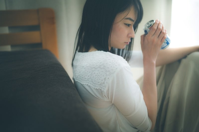 お酒を飲む