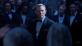 James Bond Producer Explains Why They're Not Looking for a Younger Actor to Play 007 (News No Time To Die)