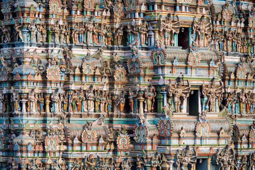 Gopura sculptures, Meenakshi Temple, Madurai (photo: Jorge Royan, CC BY-SA 3.0)