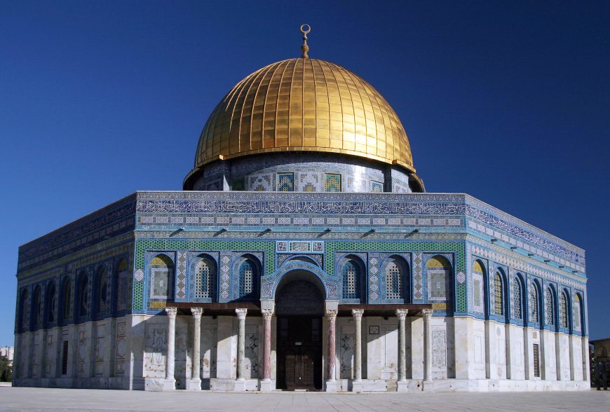 The Dome of the Rock (Qubbat al-Sakhra), Jerusalem, 691–692 C.E. (Umayyad), with multiple renovations, stone masonry, wooden roof, decorated with glazed ceramic tile, mosaics, and gilt aluminum and bronze dome, patron the Caliph Abd al-Malik (photo: Brian Jeffery Beggerly, CC BY 2.0)