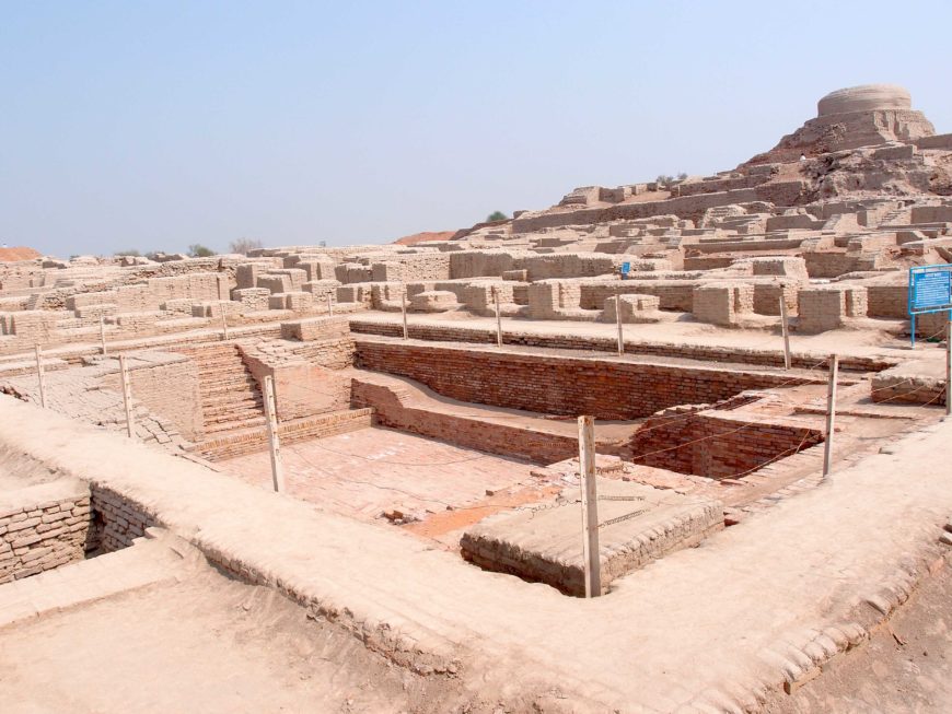 Excavated ruins of Mohenjo-daro, with the Great Bath in the foreground and the granary mound in the background (photo: Saqib Qayyum, CC BY-SA 3.0)