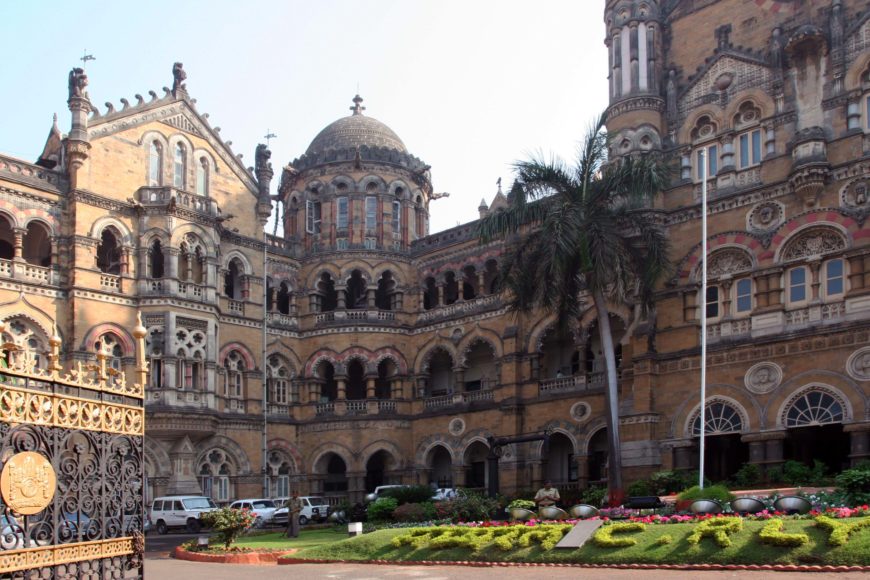 North corner of facade, Chhatrapati Shivaji Terminus, begun 1878, Mumbai (photo: David Brossard, CC BY-SA 2.0)