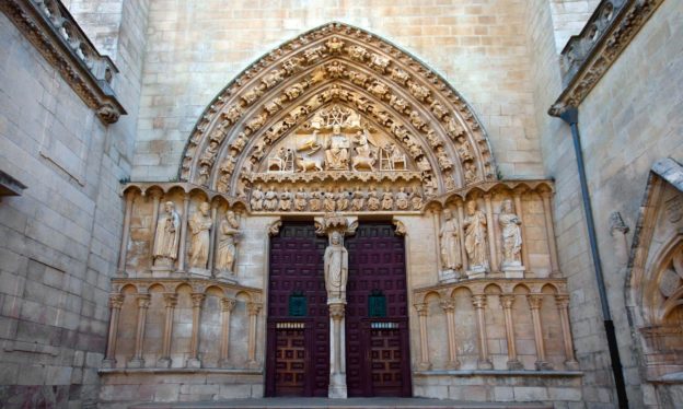 Puerta del Sarmental, 13th century, Burgos Cathedral, Burgos, Spain (photo: Coleccionista de Instantes Fotografia, CC BY-SA 2.0)