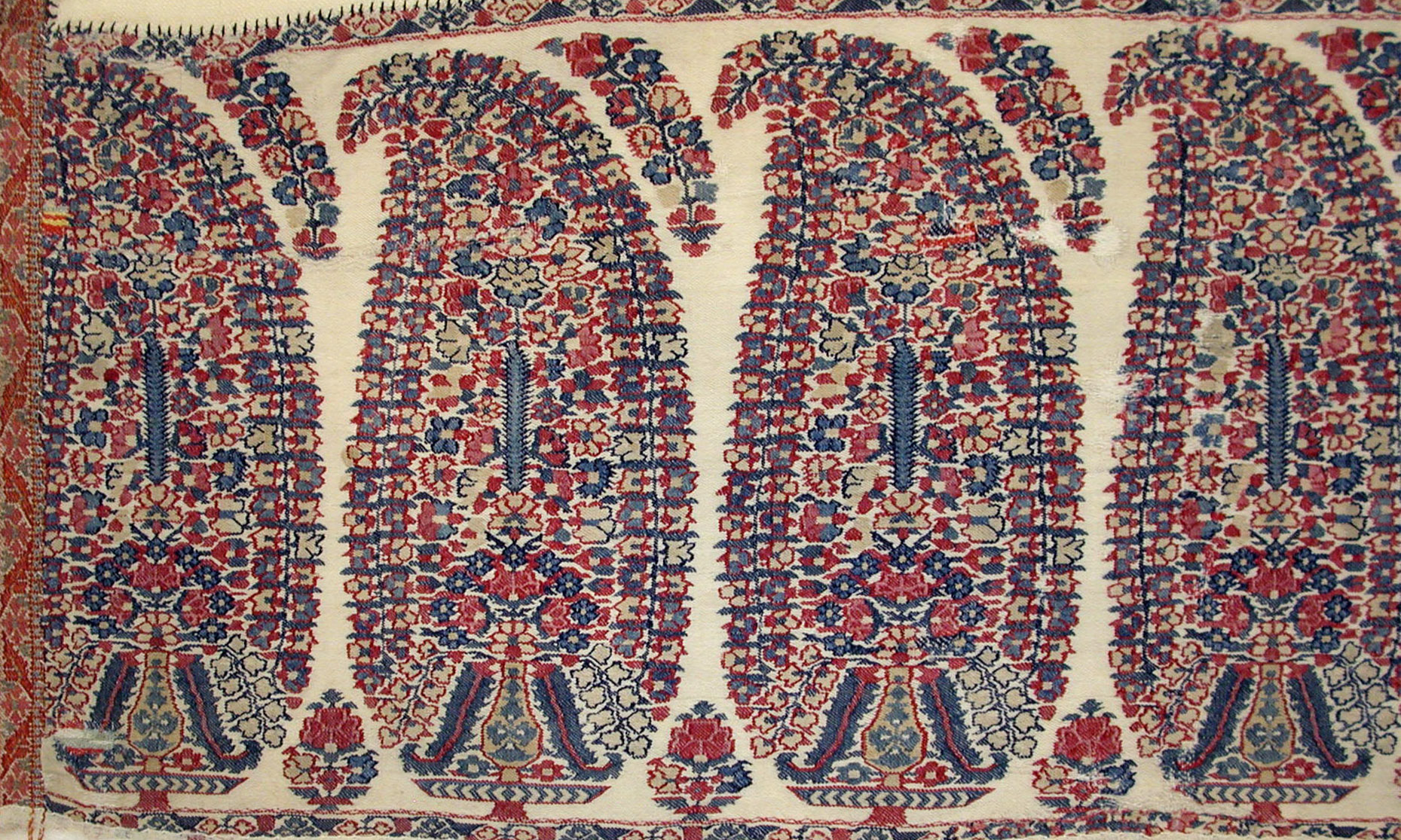 Attributed to Kashmir, detail of shawl of joined fragments, late 18th century, pashmina wool (The Metropolitan Museum of Art)