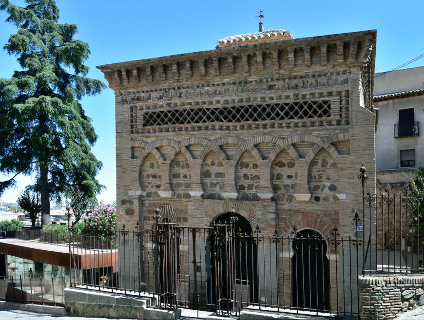 Southwest façade, Mosque of Bāb al-Mardūm, 999/1000 C.E. (photo: Richard Mortel, CC BY 2.0)