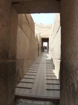 The causeway of the Khafre (Chephren) pyramid complex, taken from the entrance of the Khafre Valley Temple (photo: Hannah Pethen, CC BY-NC-ND 2.0)