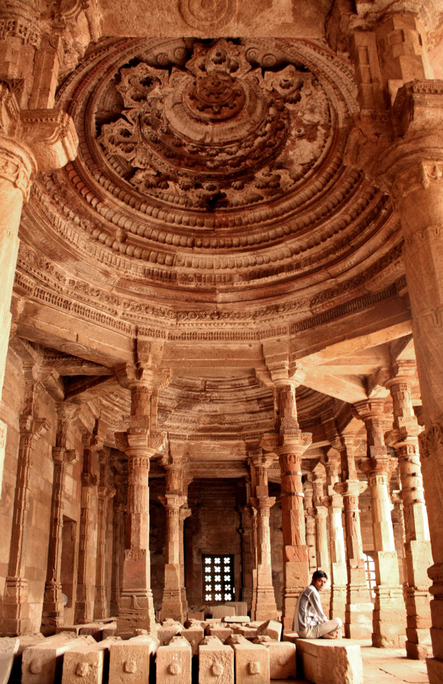 Example of Maru-Gurjara architecture. Friday mosque of Khambayat (also known as Cambay), 14th century, India (photos: Mufaddal Abdul Hussain, CC BY-SA 3.0)