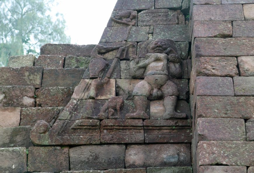 The pictorial chronogram in the left wing of the gate, Sukuh, Java (photo: Panggah Ardiyansyah)