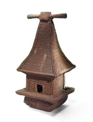 Bure kalou (model spirit house), Fiji, 1800s, plant fibre (coconut fibre and bamboo), 42 x 86 x 42 cm (Te Papa Tongarewa/Museum of New Zealand, CC BY-NC-ND 4.0)