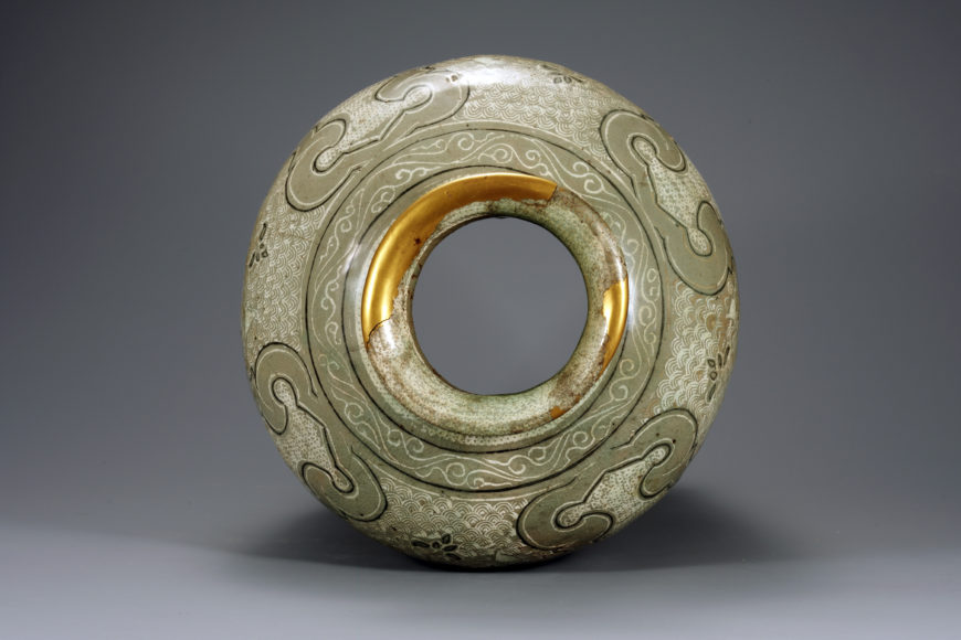 Buncheong Jar with Cloud and Dragon Design, Joseon (15th century), Height: 48.5 cm, National Treasure 259 (National Museum of Korea)