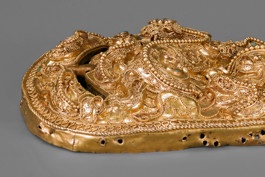 Gold Belt Buckle, Nangnang (1st century C.E.), Seokam-ri Tomb 9 (Pyongyang), 9.4 x 4.6–6.3cm, National Treasure 89 (National Museum of Korea)