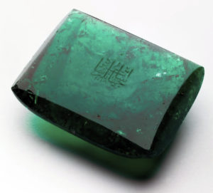 Emerald inscribed "Jahangir Shah-i Akbar Shah 1018 [1609–10 C.E.]," India, Mughal, 3.4 x 2.8 cm, 98.74 carats (Museum of Islamic Art, Doha)