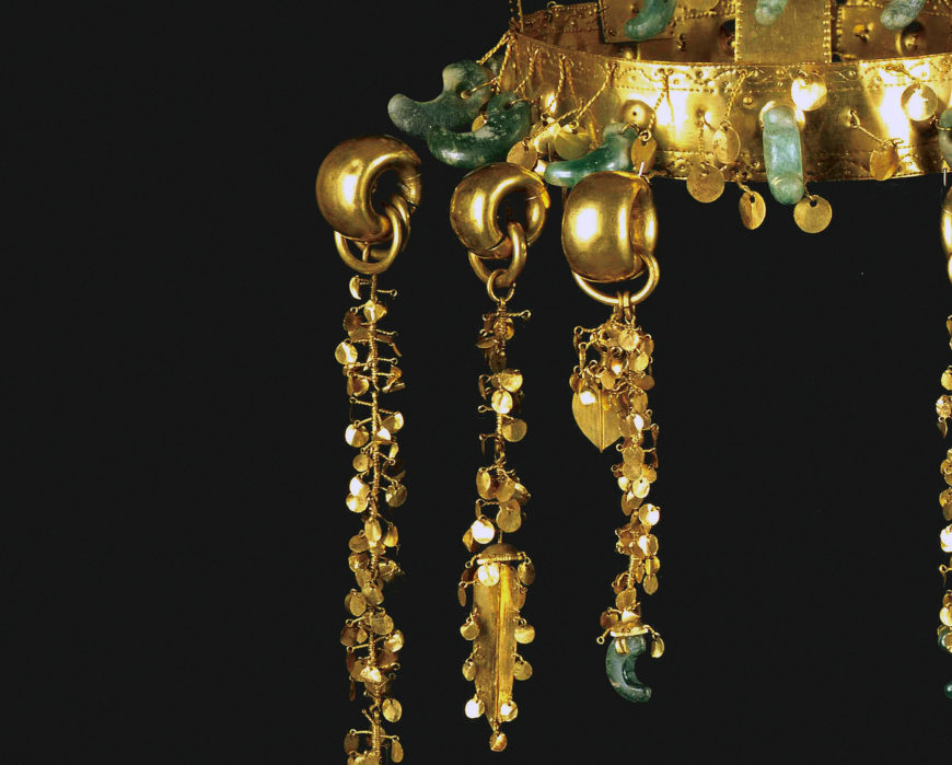 Detail, queen's gold crown from the north mound of Hwangnamdaechong Tomb, Gyeongju, Silla Kingdom, 27.3 cm high, National Treasure 191 (National Museum of Korea; photo: Gyeongju National Museum)