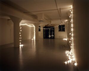 Felix Gonzalez-Torres, Untitled (For Stockholm), 1992. Installed in Felix Gonzalez-Torres, Magasin 3 Stockholm Konsthall (The Felix Gonzalez-Torres Foundation) © The Felix Gonzalez-Torres Foundation