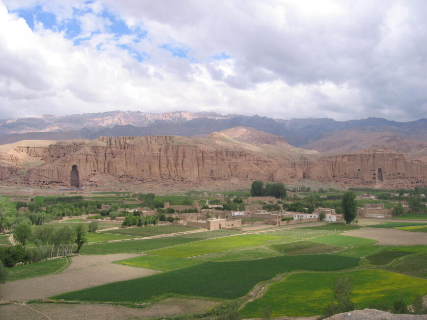 Landscape and archaeological remains of the Bamiyan Valley (photo: Graciela Gonzalez Brigas, CC BY 3.0 IGO) © UNESCO/G. Gonzales Brigas