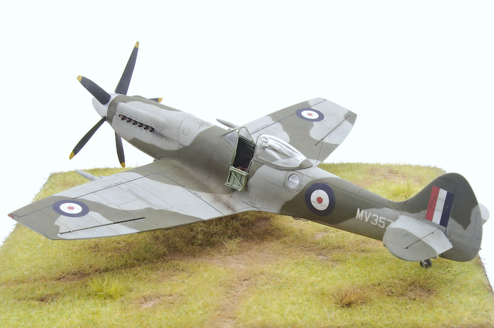 Airfix Supermarine Spitfire FR.Mk XIVe 1:48