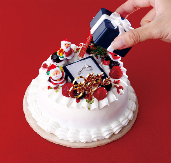 Cold Stone Japan Creates Christmas Cake That Pops the Question