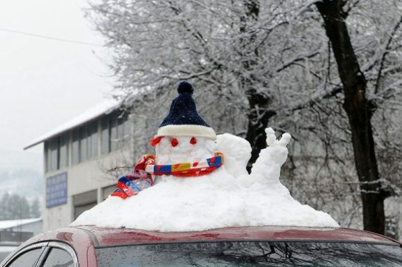 Rooftop snowmen4