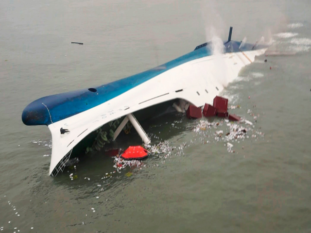 Pulling up the Sewol could take six months and cost US$98,240,000