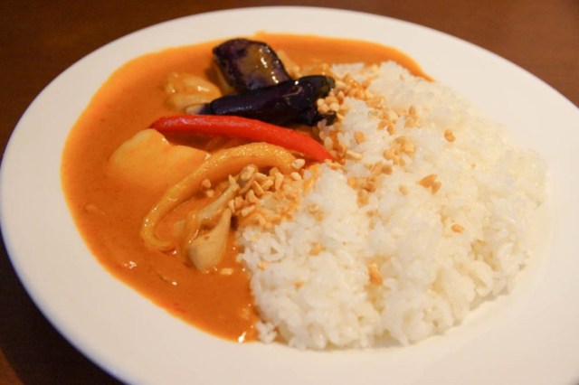 We try Denny’s Japan’s Massaman curry: The world’s most delicious food