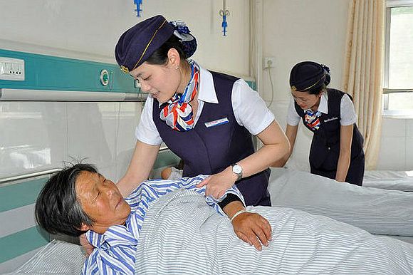 Chinese hospital dresses nurses like flight attendants for some reason 【Video】