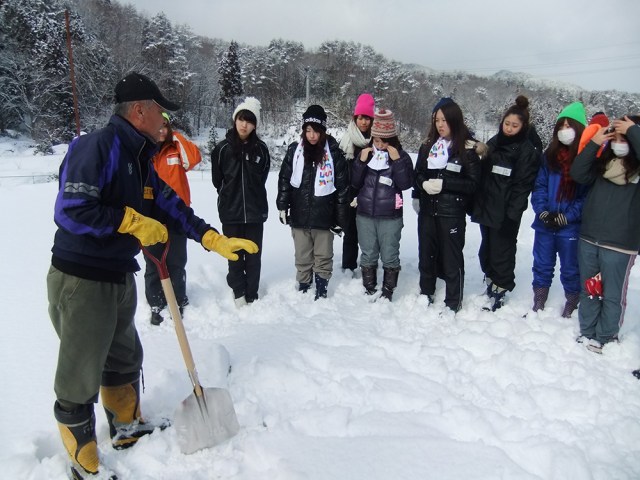 Town in Hiroshima now offering exciting… snow-shovelling tours?