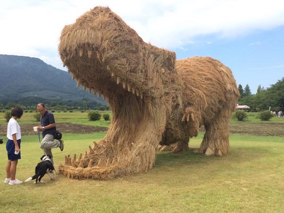 These giant straw dinosaurs would probably rip any straw man to shreds