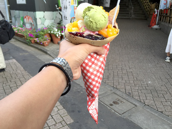 This is what a Tokyo crepe with every dessert topping they’d let us order looks like 【Photos】