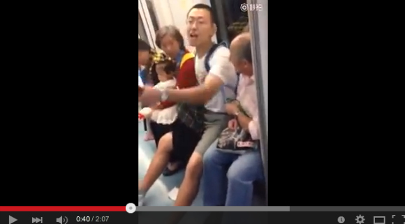 Man flips out on train after being confronted for his rude behavior【Video】