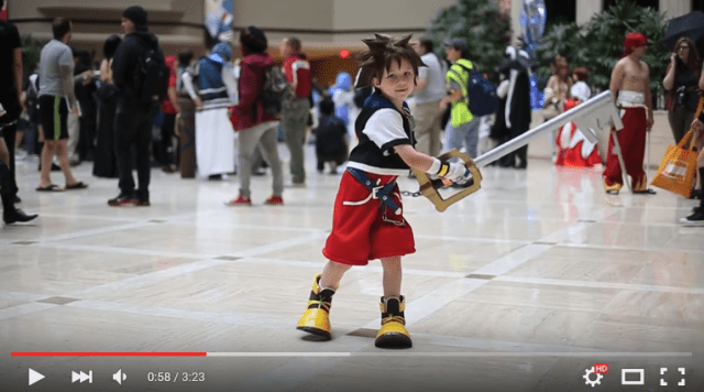 Cosplaying kids steal the show as junior versions of anime and video game heroes 【Video】