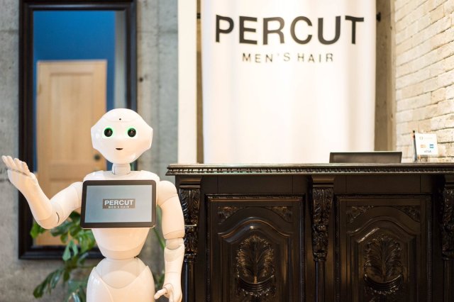 Pepper the robot suggests what haircut is best for you at Japanese barber shops【Video】