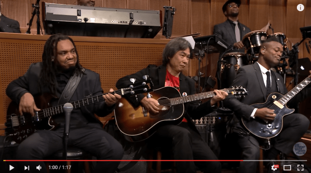 Super Mario creator Shigeru Miyamoto performs Mario theme with hip hop’s The Roots 【Video】